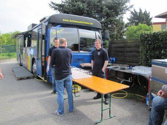 Partybus mit Cocktailstand am Bachuferfest Weiskirchen 2013