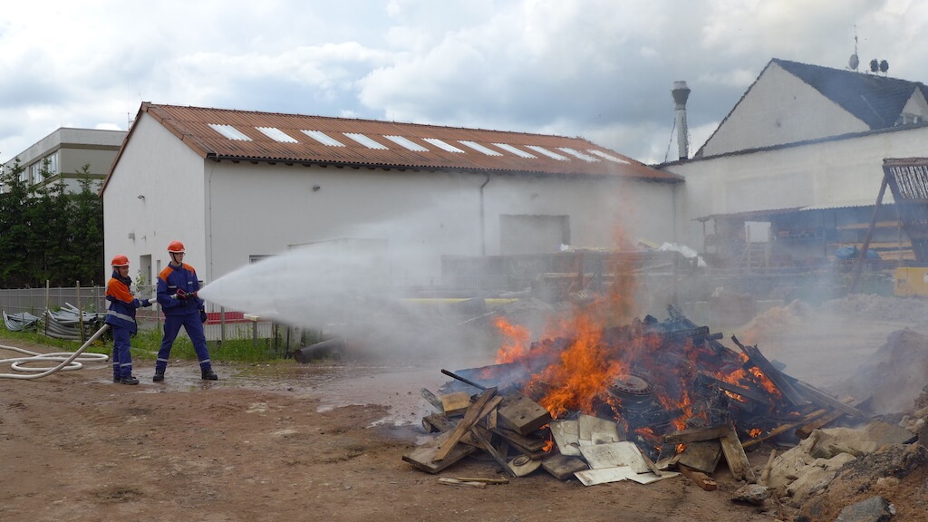 Großübung Jugendfeuerwehr Rodgau Nord in Dietzenbach