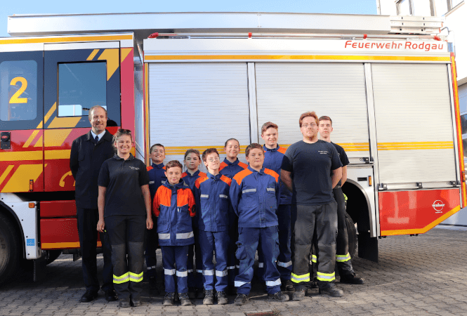 Gruppenfoto mit der Jugendfeuerwehr