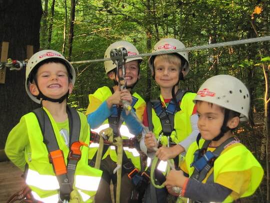 Feuerflitzerangehörige im Kletterpark Offenbach